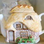 English Cottage Teapot - Collecting Cottage Ware