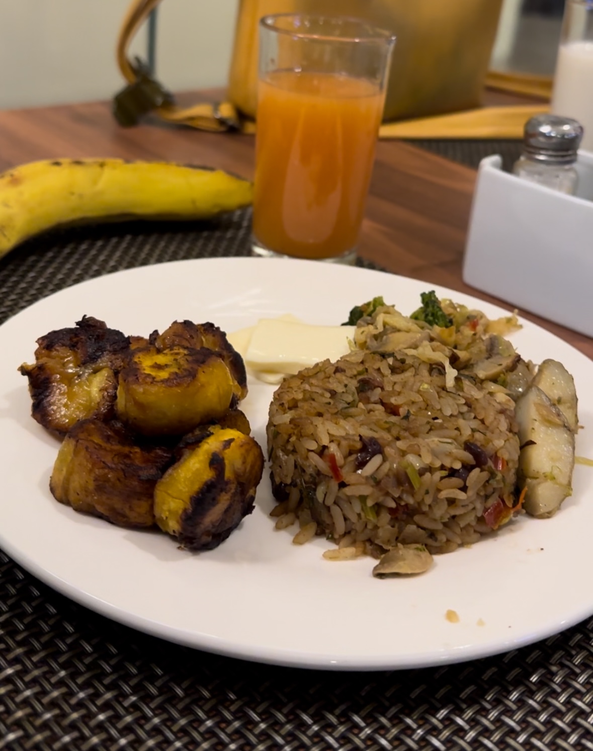 Gallo Pinto served with plantain 